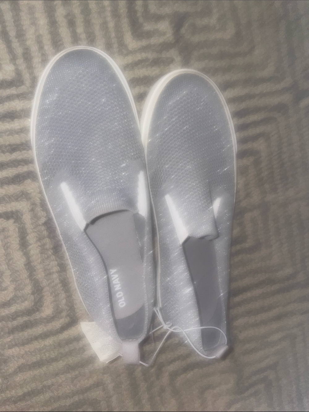 BNWT Old Navy Women's Slip-On Sneakers in Light Gray with White Sole, size 5